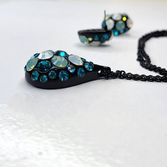 Teal BlueTeardrop Pendant Necklace with Earrings - Picture 10 of 15